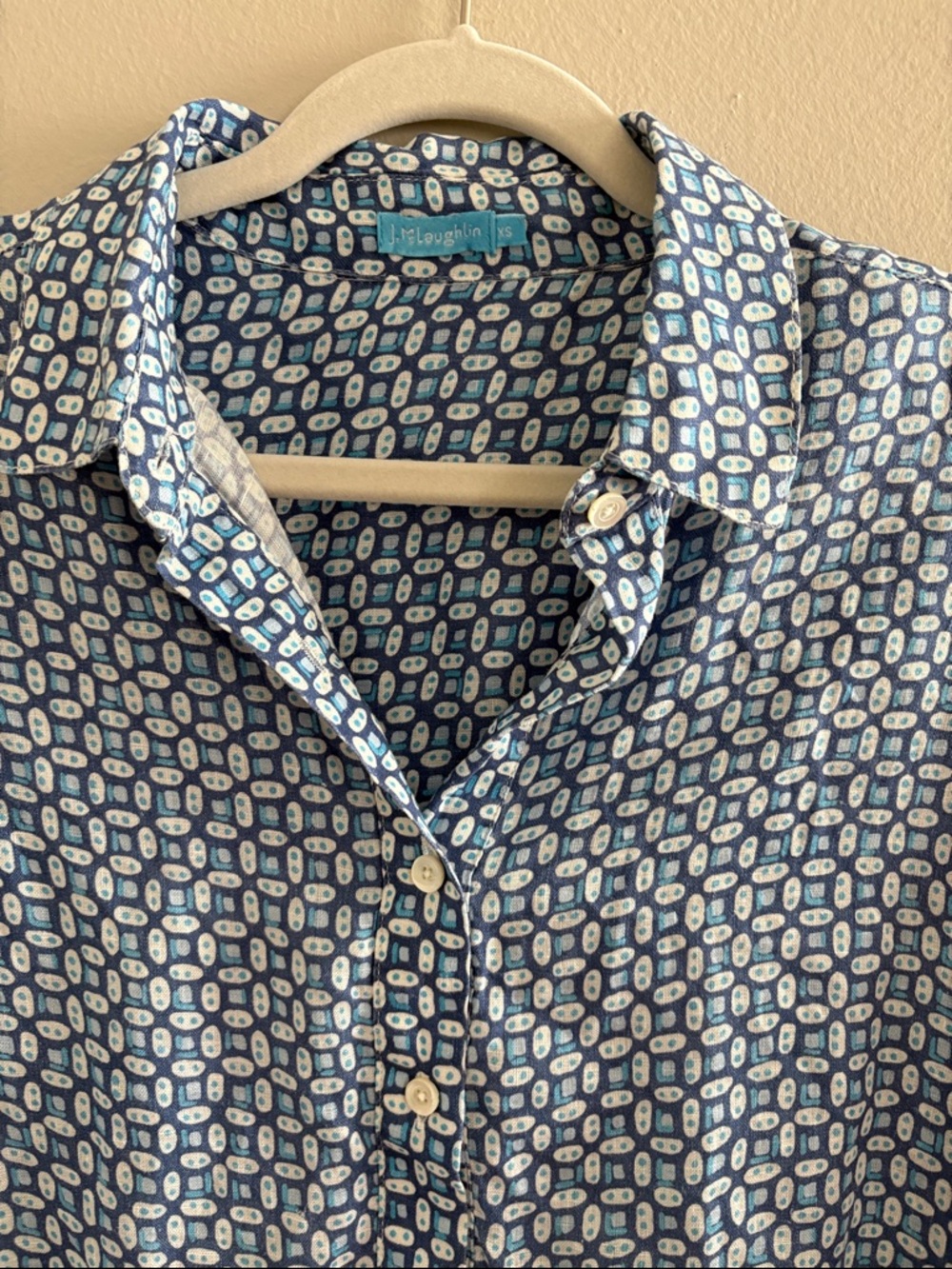 J. McLaughlin Blue and White Linen Geometric Button popover/Tunic